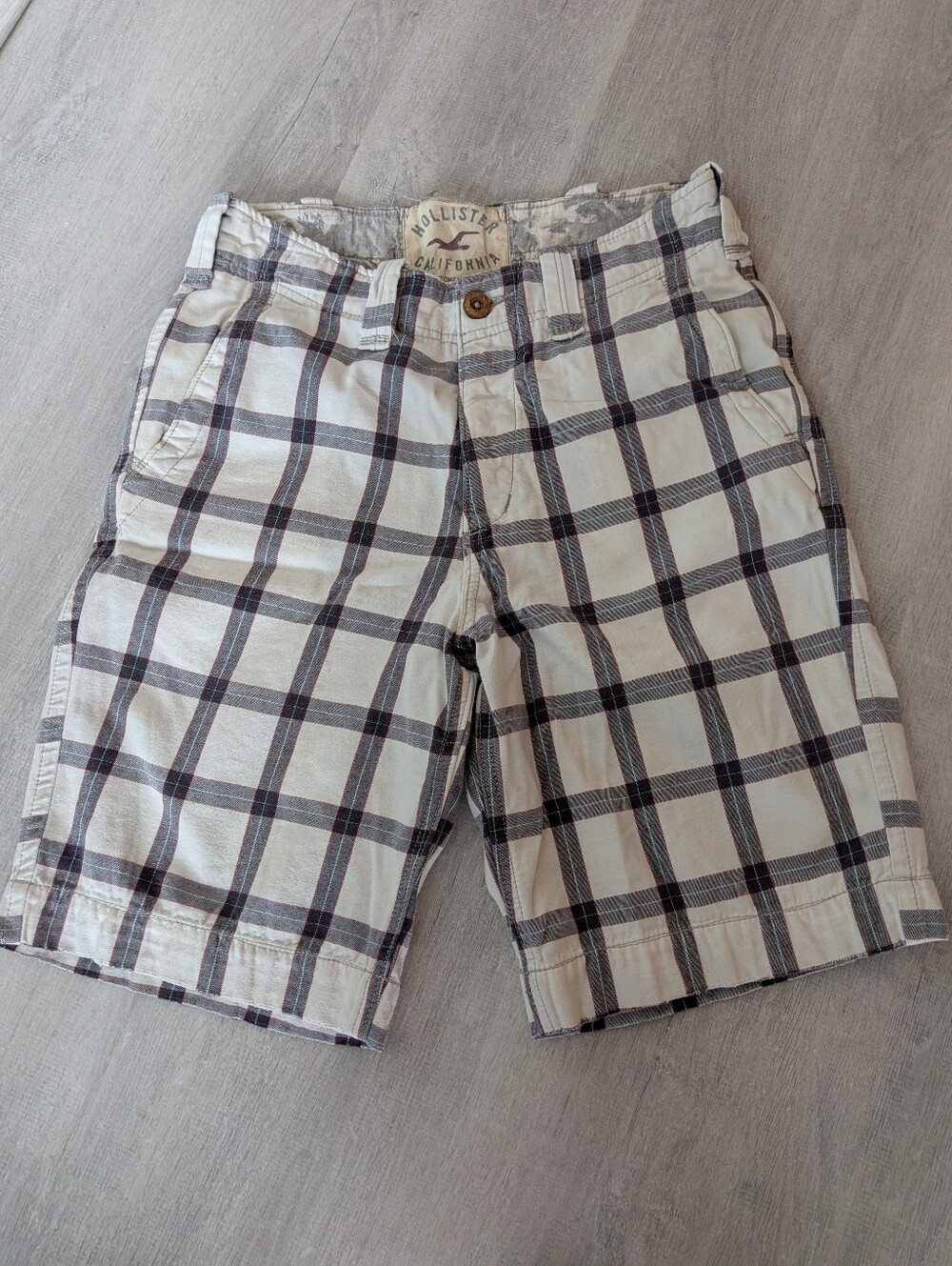 Hollister Plaid cargo shorts